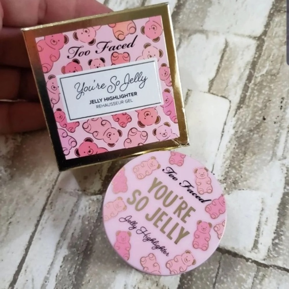 🛍 Too Faced You're So Jelly Highlighter💕